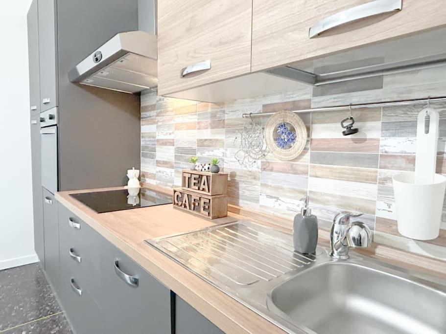 Free Parking - Elegante Casa Con Wifi -Smarttv Apartamento Savona Exterior foto
