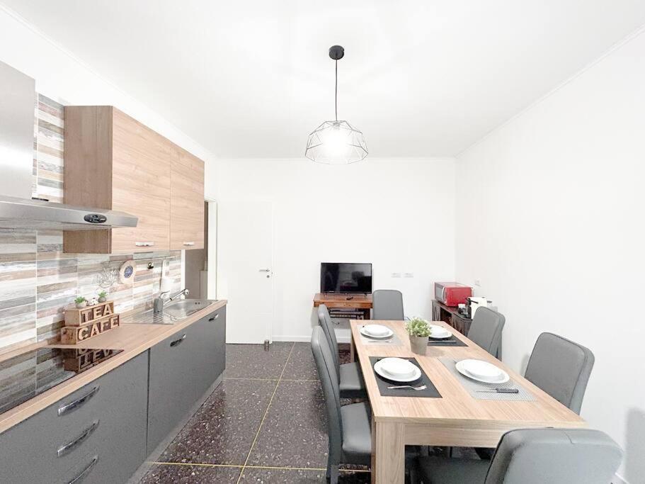 Free Parking - Elegante Casa Con Wifi -Smarttv Apartamento Savona Exterior foto