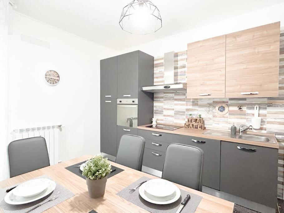 Free Parking - Elegante Casa Con Wifi -Smarttv Apartamento Savona Exterior foto